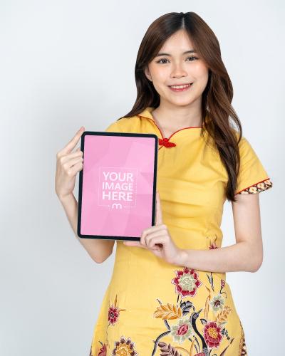 iPad Mockup Featuring a Young Woman Presenting It